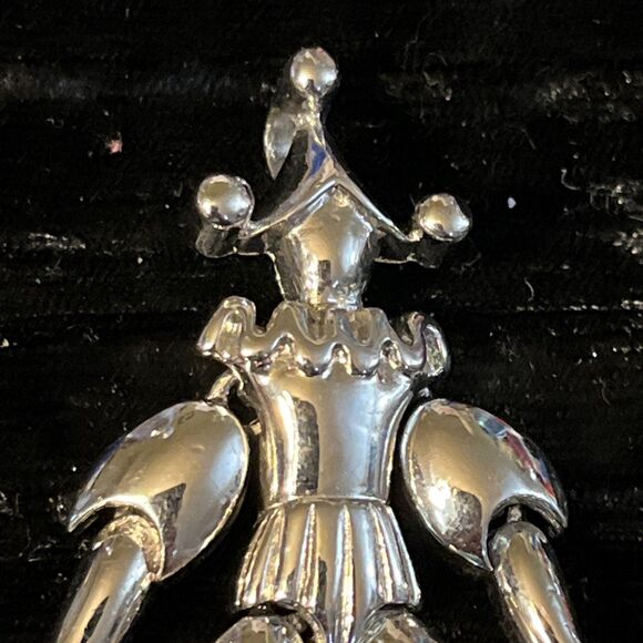 Vintage Rare HTF Silvertone Trifari Articulated Clown Jester Pendant - Picture 2 of 5